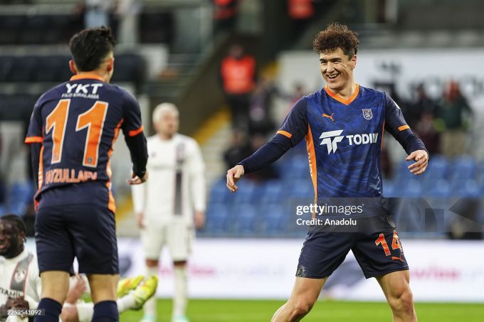 Туркия. Шомуродов ва Файзуллаев гол урди, "Башакшехир" йирик ғалабага эришди