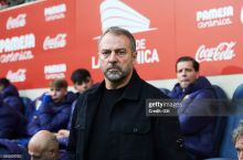 Флик "Барса" билан шартномасини 2028 йилгача узайтириш масаласини муҳокама қилади