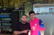 "Бир соат ичида бир оғиз ҳам гапирмади" – Хабиб Нурмагомедов Абдуқодир Ҳусанов билан учрашув ҳақида