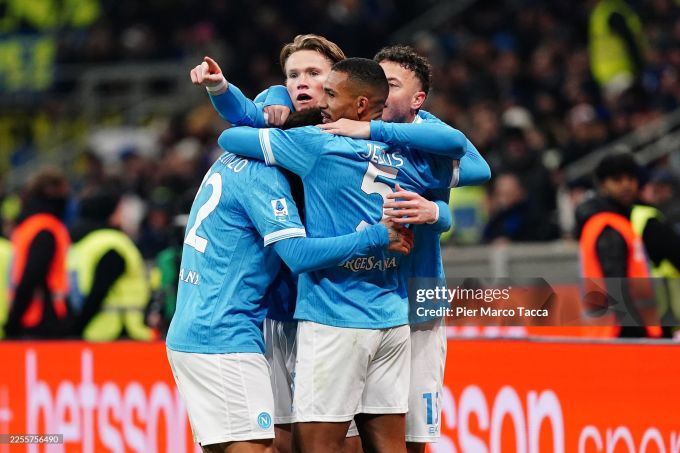 А Серия. "Милан" "Фиорентина" билан, "Интер" "Наполи" билан дуранг ўйнади, "Лацио" эса меҳмонда "Верона"дан устун келди