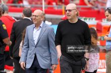 МЮ ҳаммуассислари дербидан олдин Манчестерга учиб келди