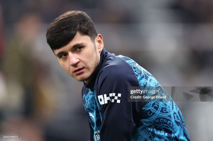 Hujumchini sabr bilan kuzatib boradi, orqa tomonida bo'sh hudud ochib qo'ymaydi... Abduqodir Husanovning o'yini tahlil qilindi