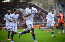 Лига 1 жамоаси футболчиси бир вақтнинг ўзида икки терма жамоага чақирилди