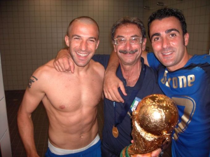 Жаҳон чемпиони бўлган ва йилига 500 дан ортиқ операция ўтказадиган Ўзбекистоннинг янги тиббиёт мутахассиси билан танишамиз